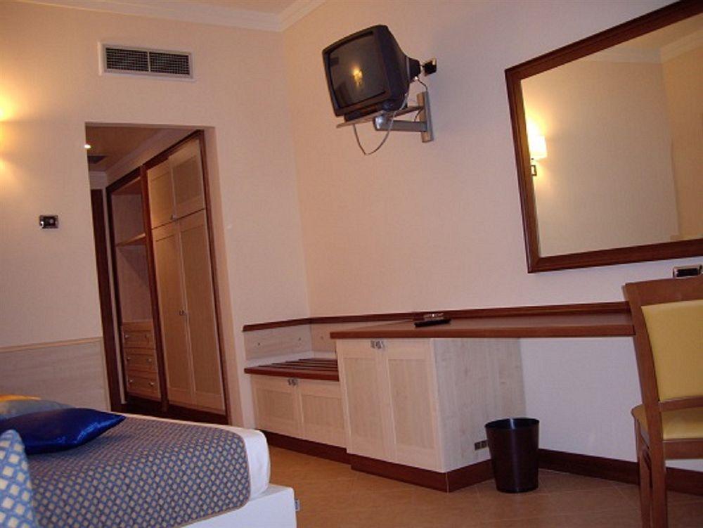 Hotel Resort Lido Degli Aranci 维博瓦伦蒂亚 外观 照片