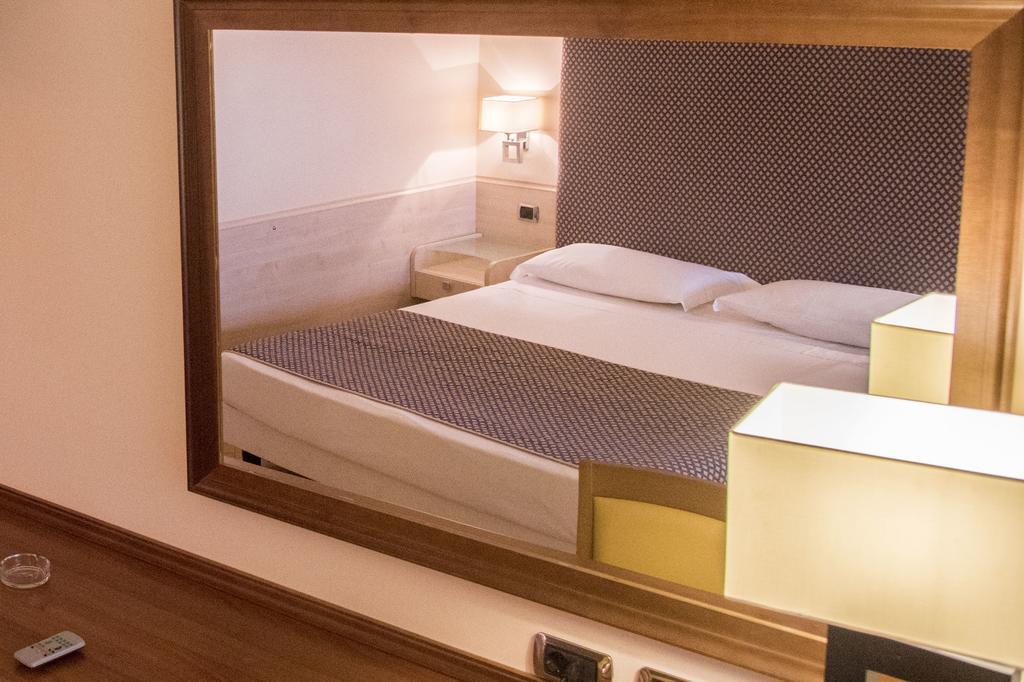 Hotel Resort Lido Degli Aranci 维博瓦伦蒂亚 客房 照片